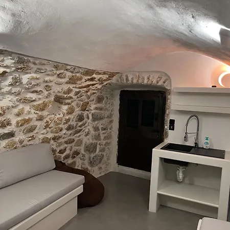 Dome 게스트하우스 Charouda